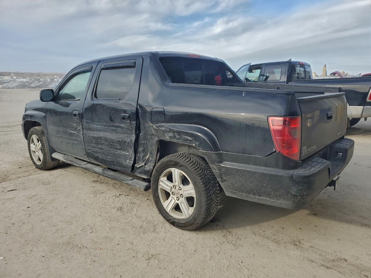 2011 HONDA RIDGELINE RTL photo 2