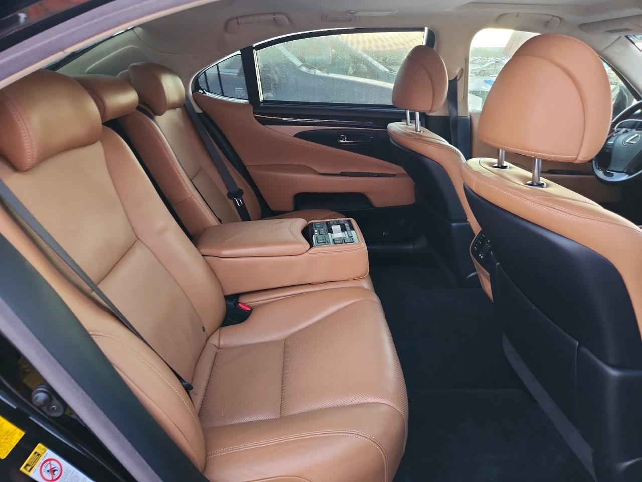 2013 LEXUS LS photo 10