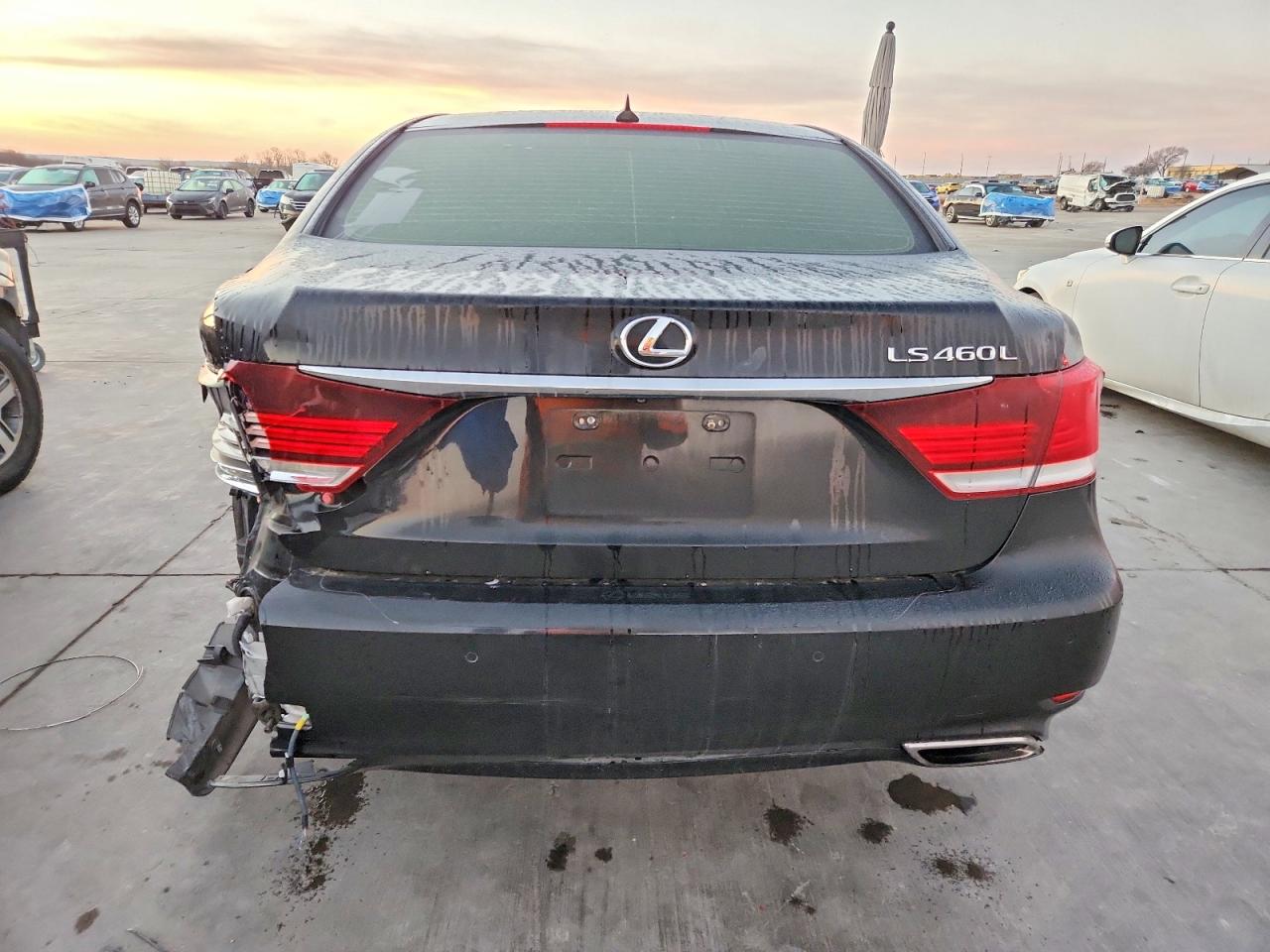 2013 LEXUS LS photo 6