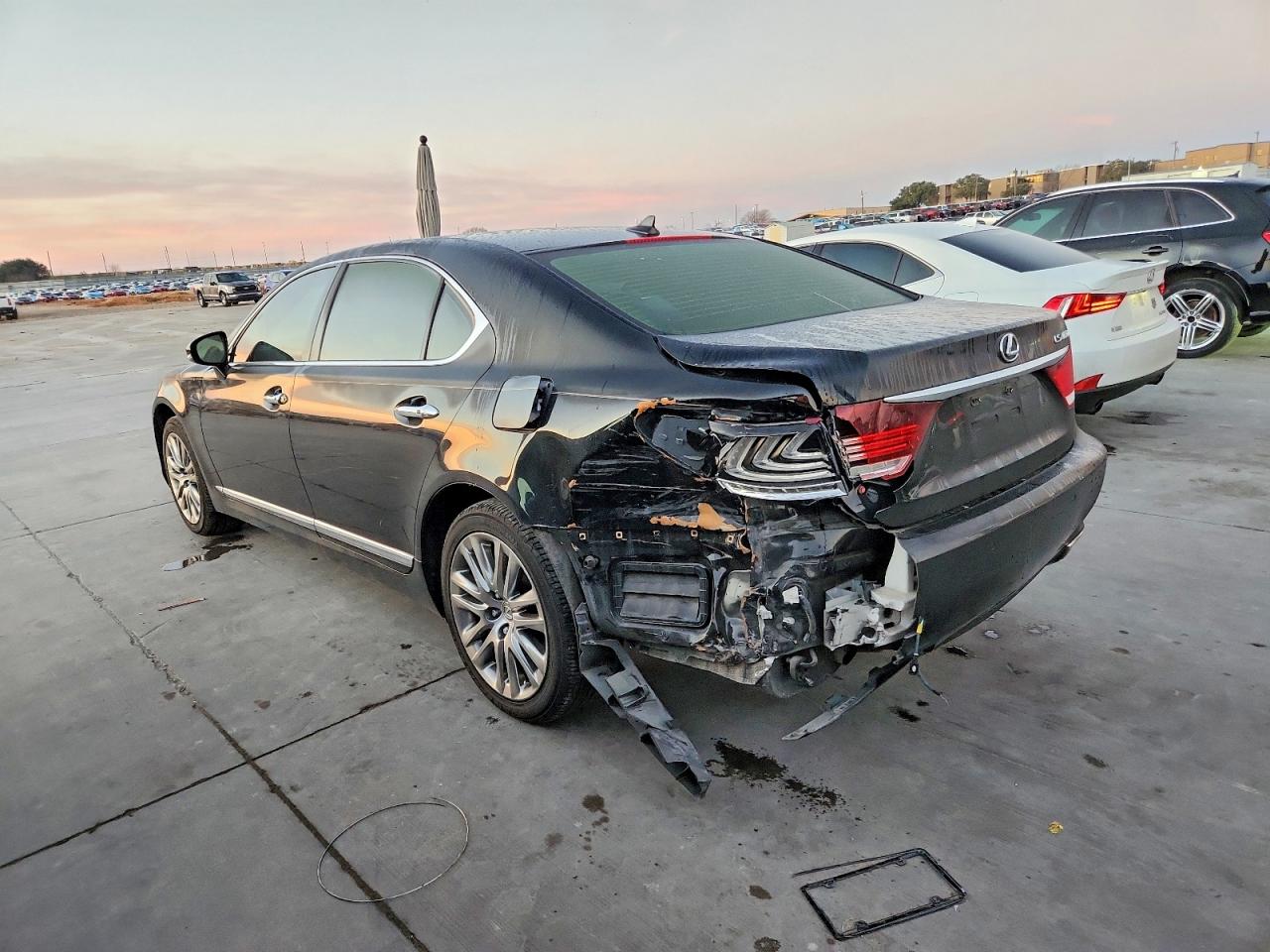 2013 LEXUS LS photo 2