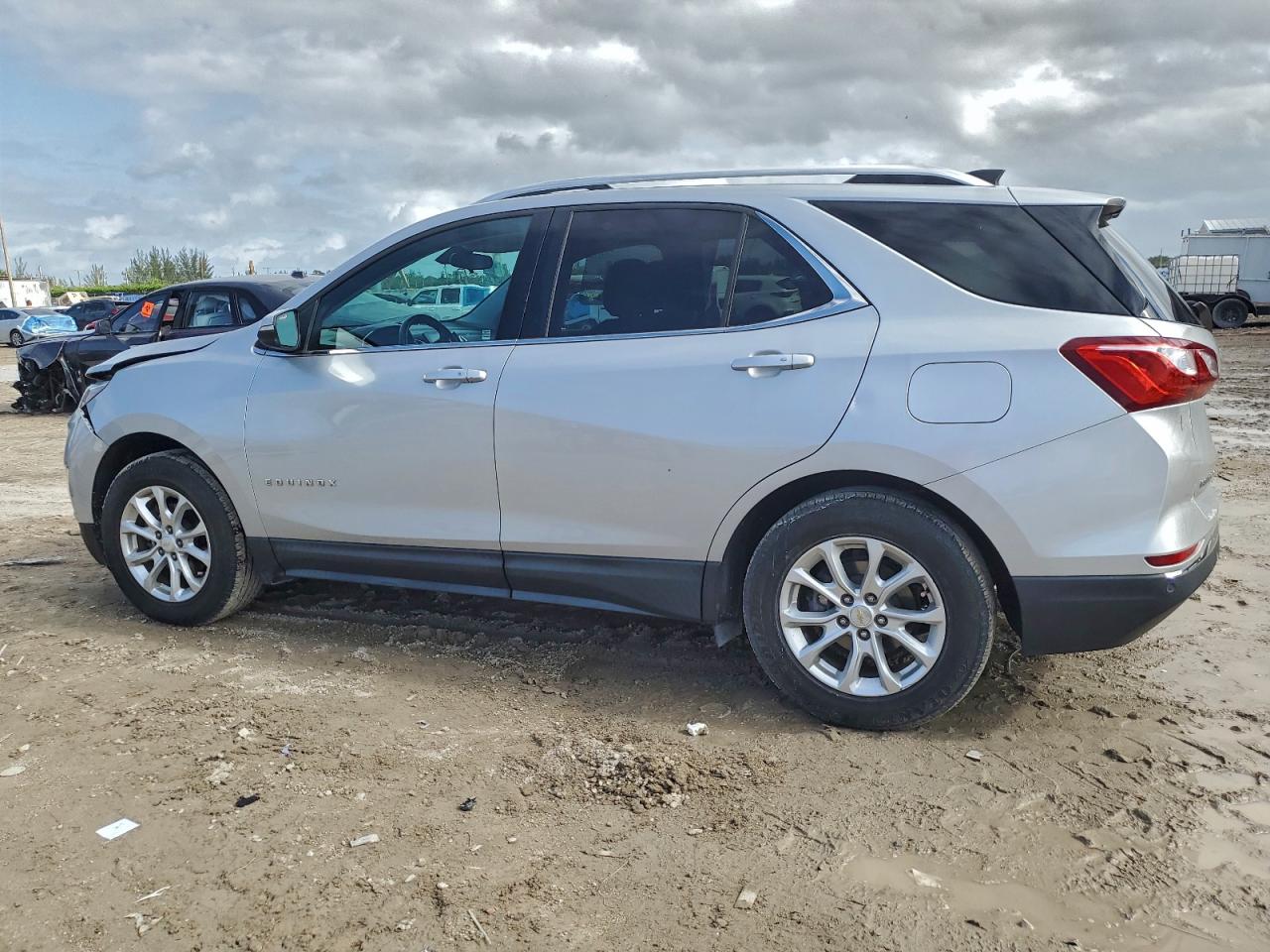 2018 CHEVROLET EQUINOX LT photo 3