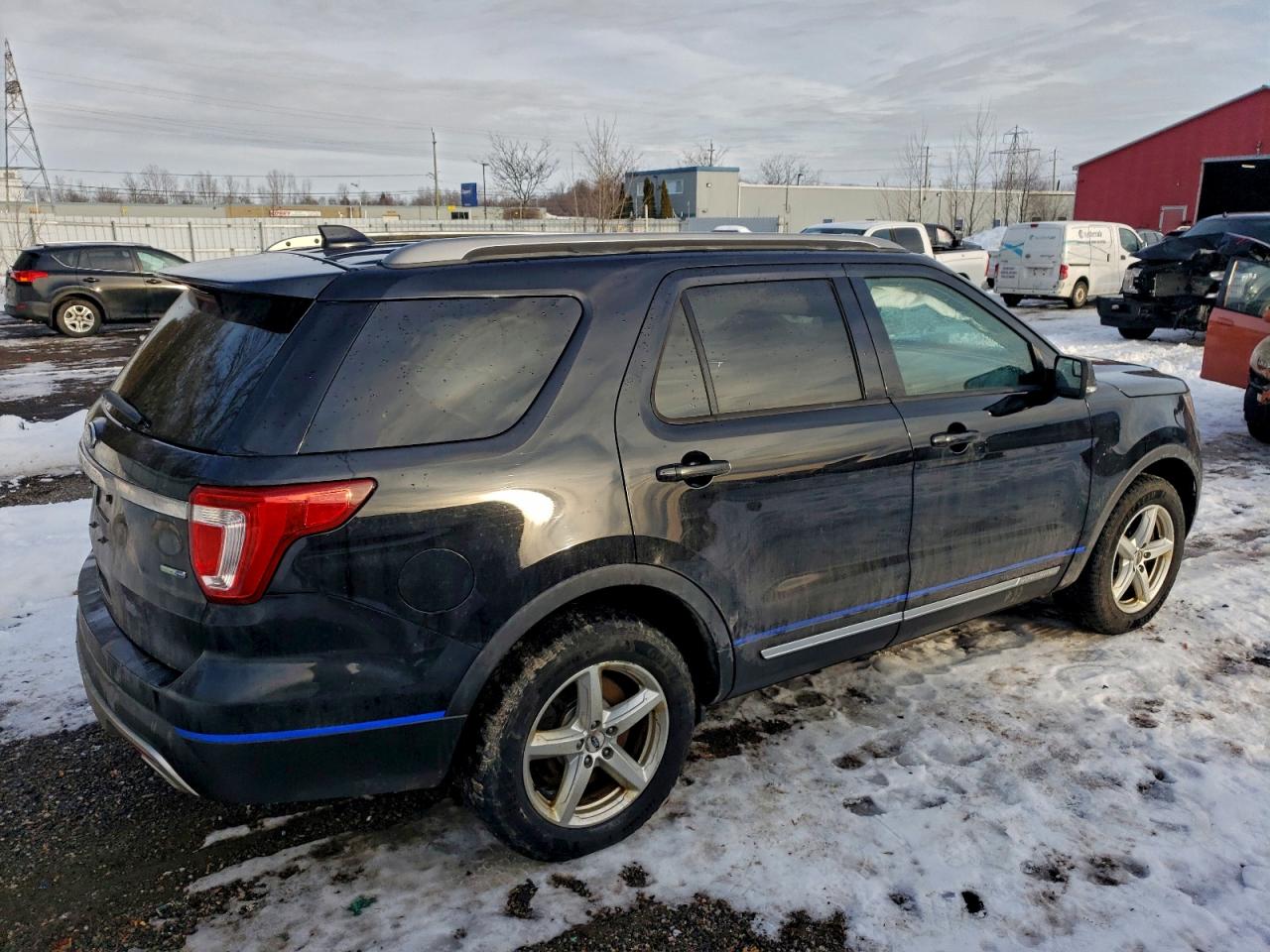 2016 FORD EXPLORER XLT photo 3