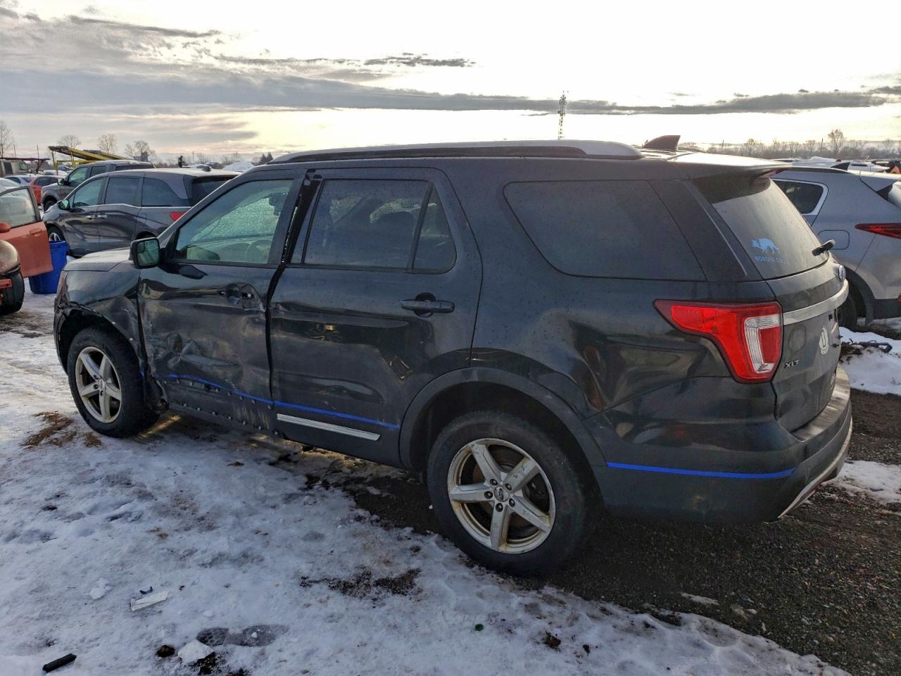 2016 FORD EXPLORER XLT photo 2