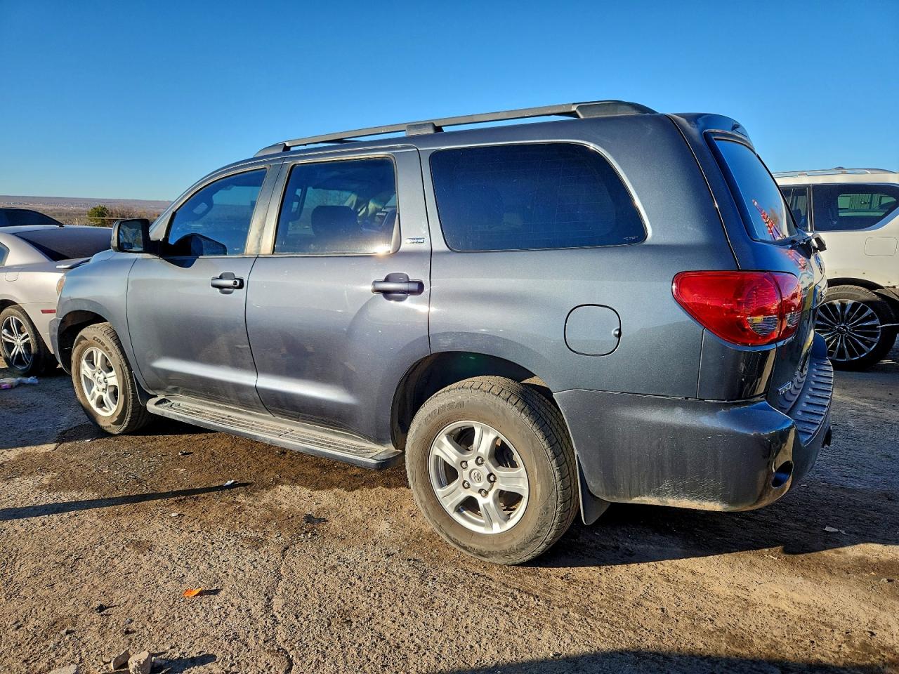 2008 TOYOTA SEQUOIA SR5 photo 2
