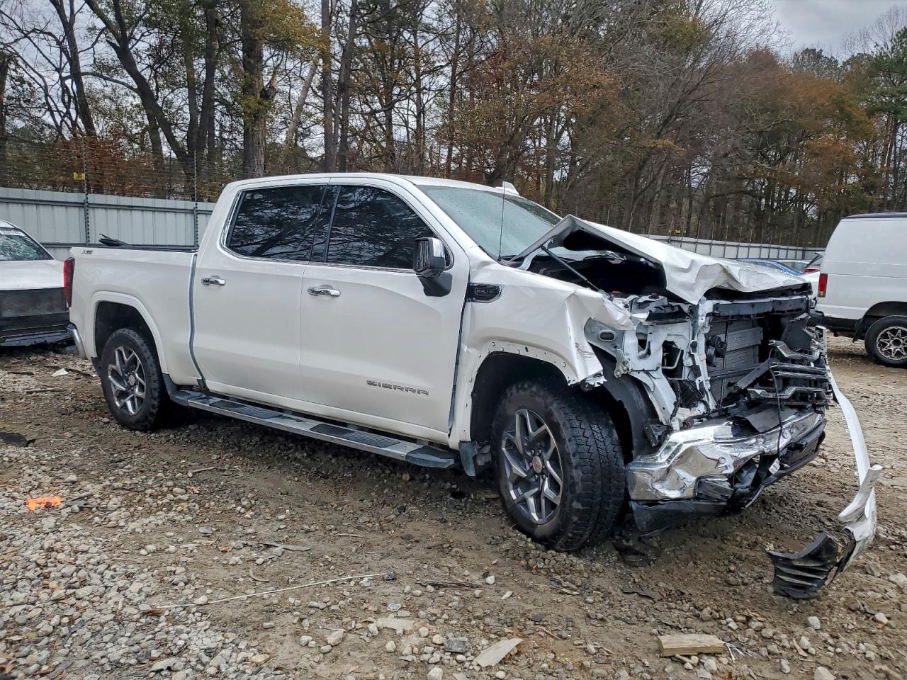 2025 GMC SIERRA K1500 SLT photo 7