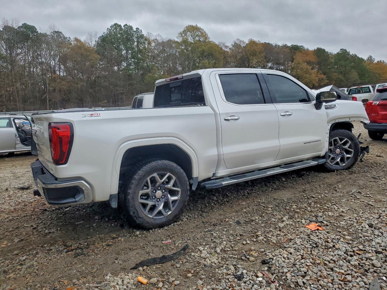 2025 GMC SIERRA K1500 SLT photo 5