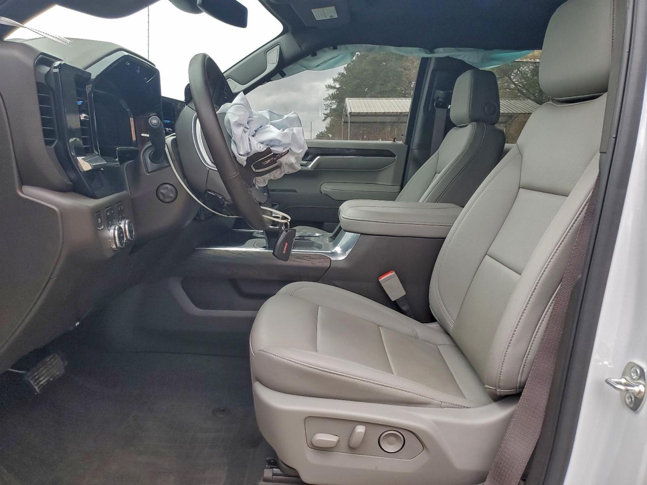 2025 GMC SIERRA K1500 SLT photo 13