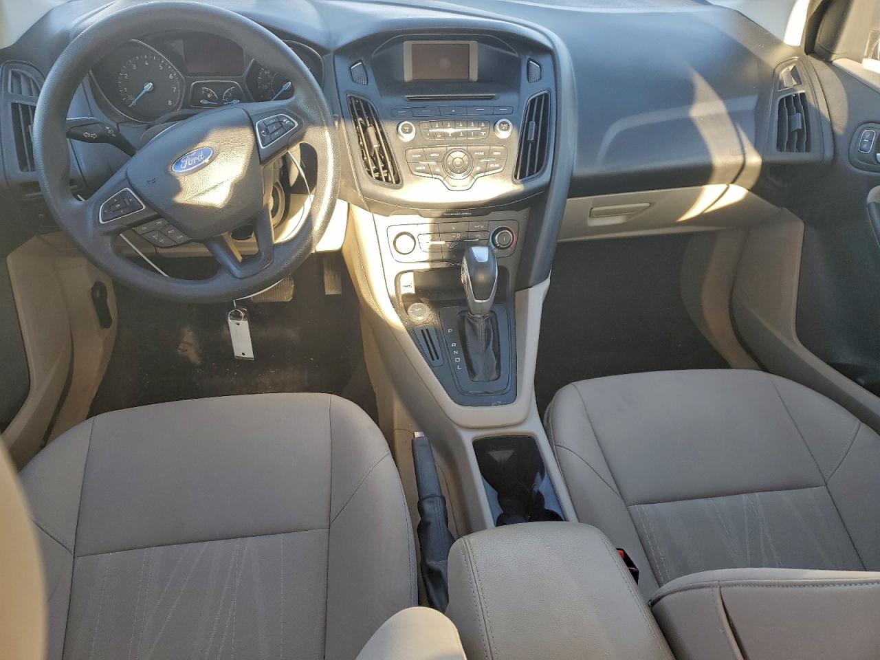 2015 FORD FOCUS SE photo 8