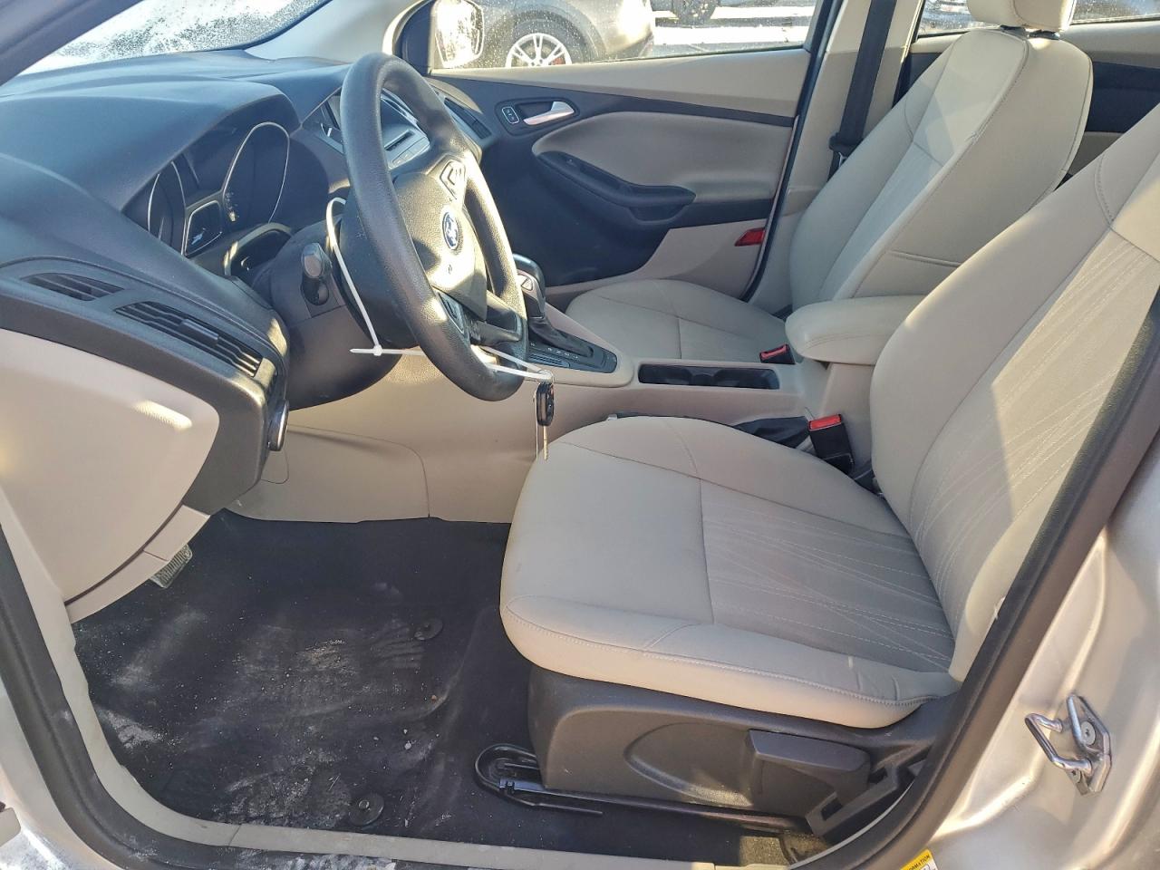 2015 FORD FOCUS SE photo 7