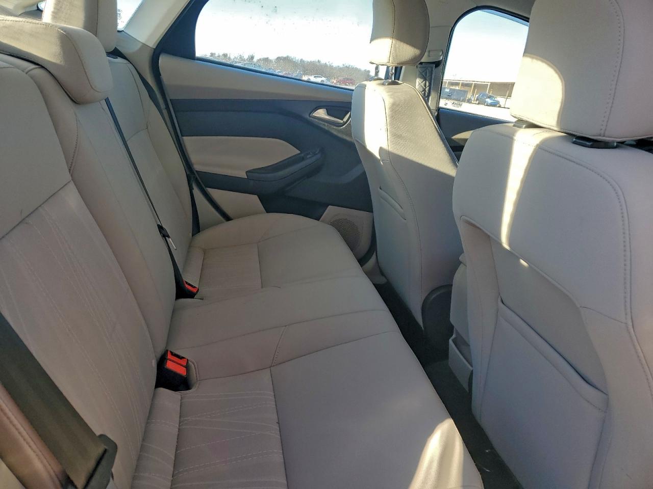 2015 FORD FOCUS SE photo 10