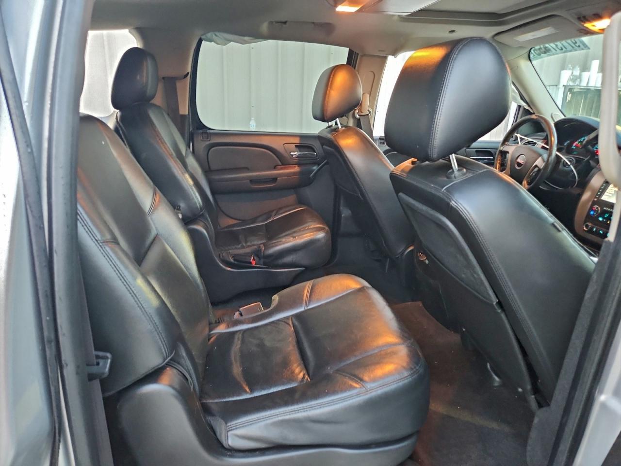 2012 GMC YUKON XL C1500 SLT photo 41