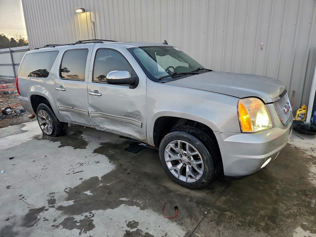 2012 GMC YUKON XL C1500 SLT photo 13