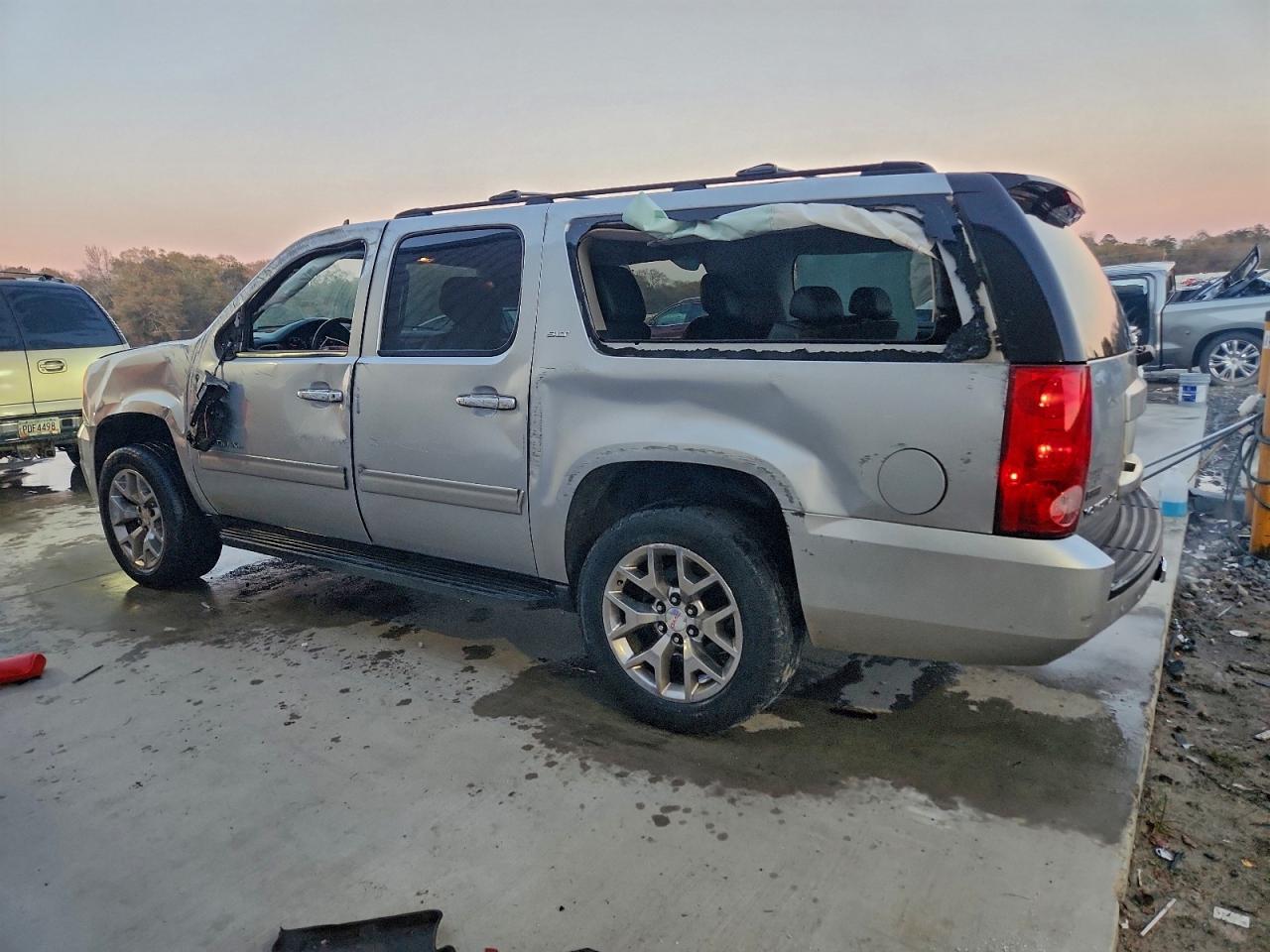 2012 GMC YUKON XL C1500 SLT photo 5