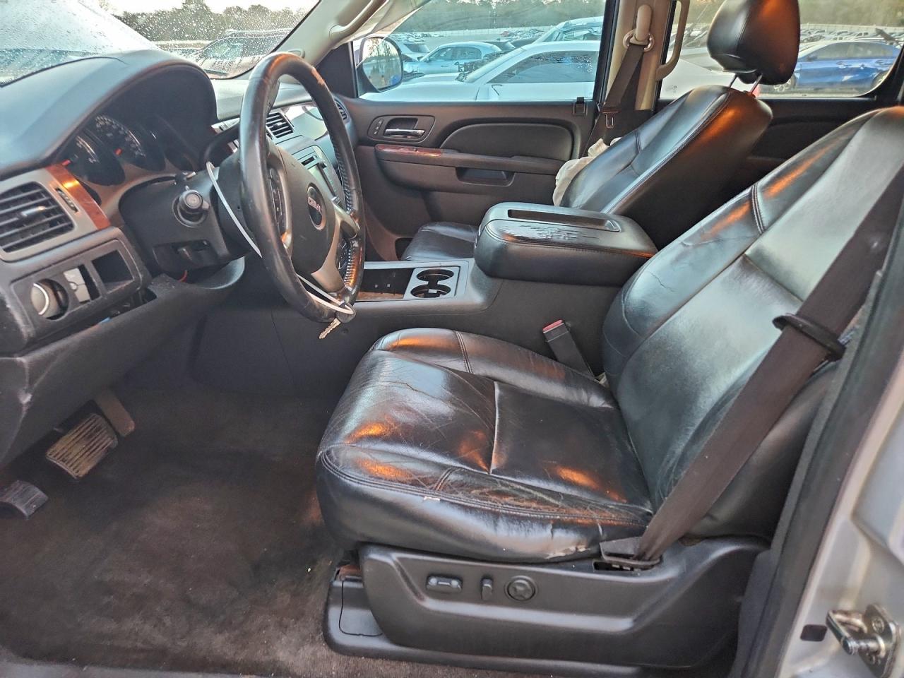 2012 GMC YUKON XL C1500 SLT photo 25