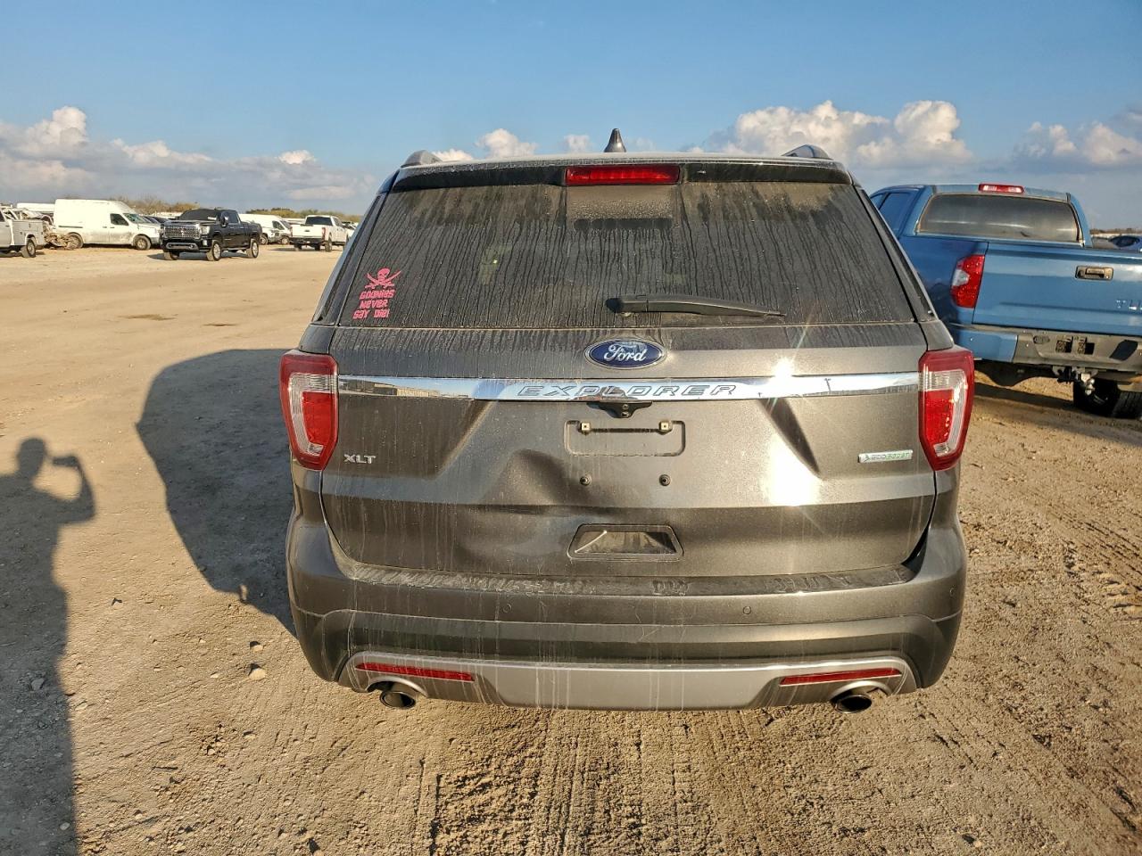 2017 FORD EXPLORER XLT photo 6