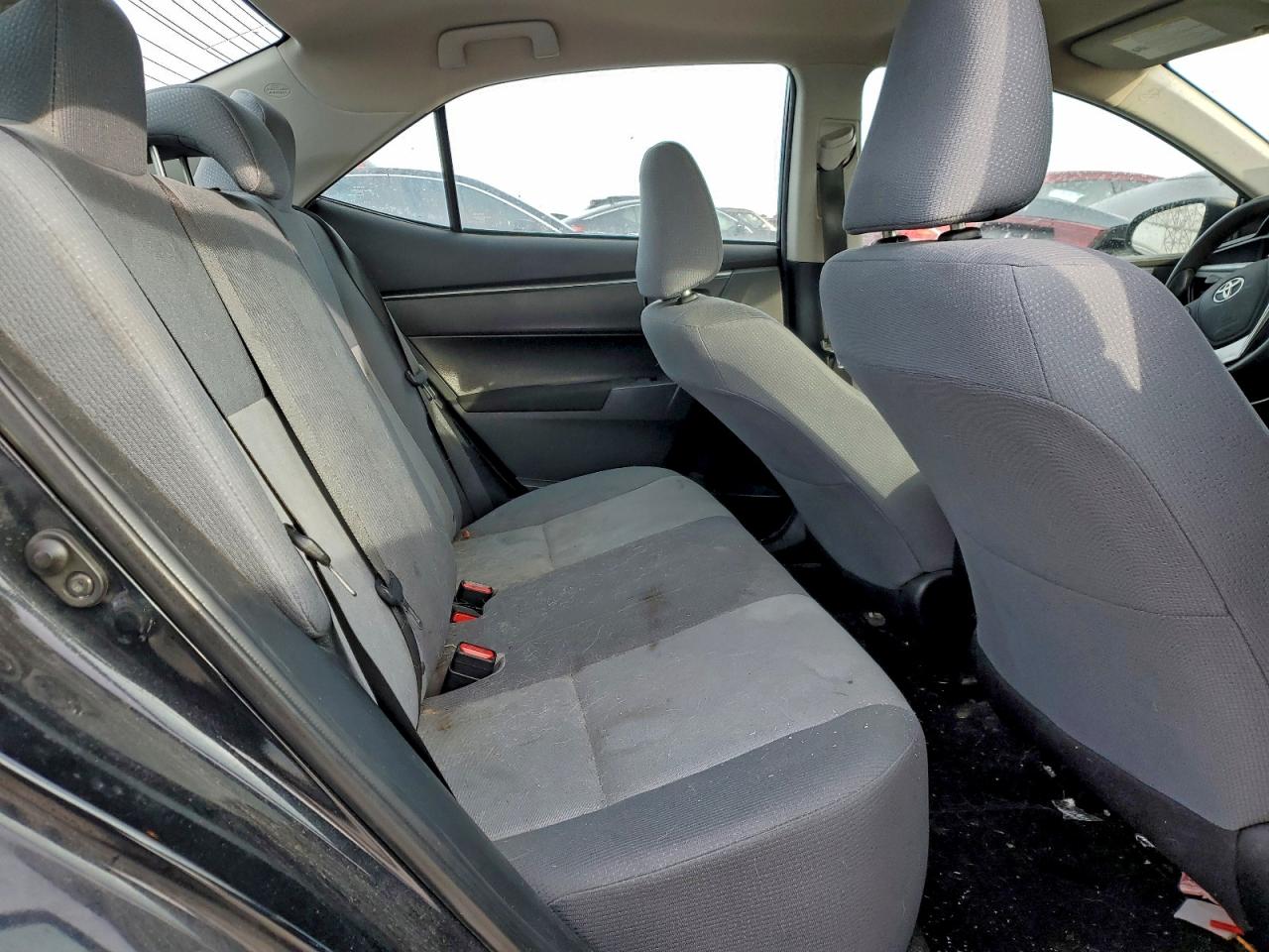 2015 TOYOTA COROLLA L photo 10
