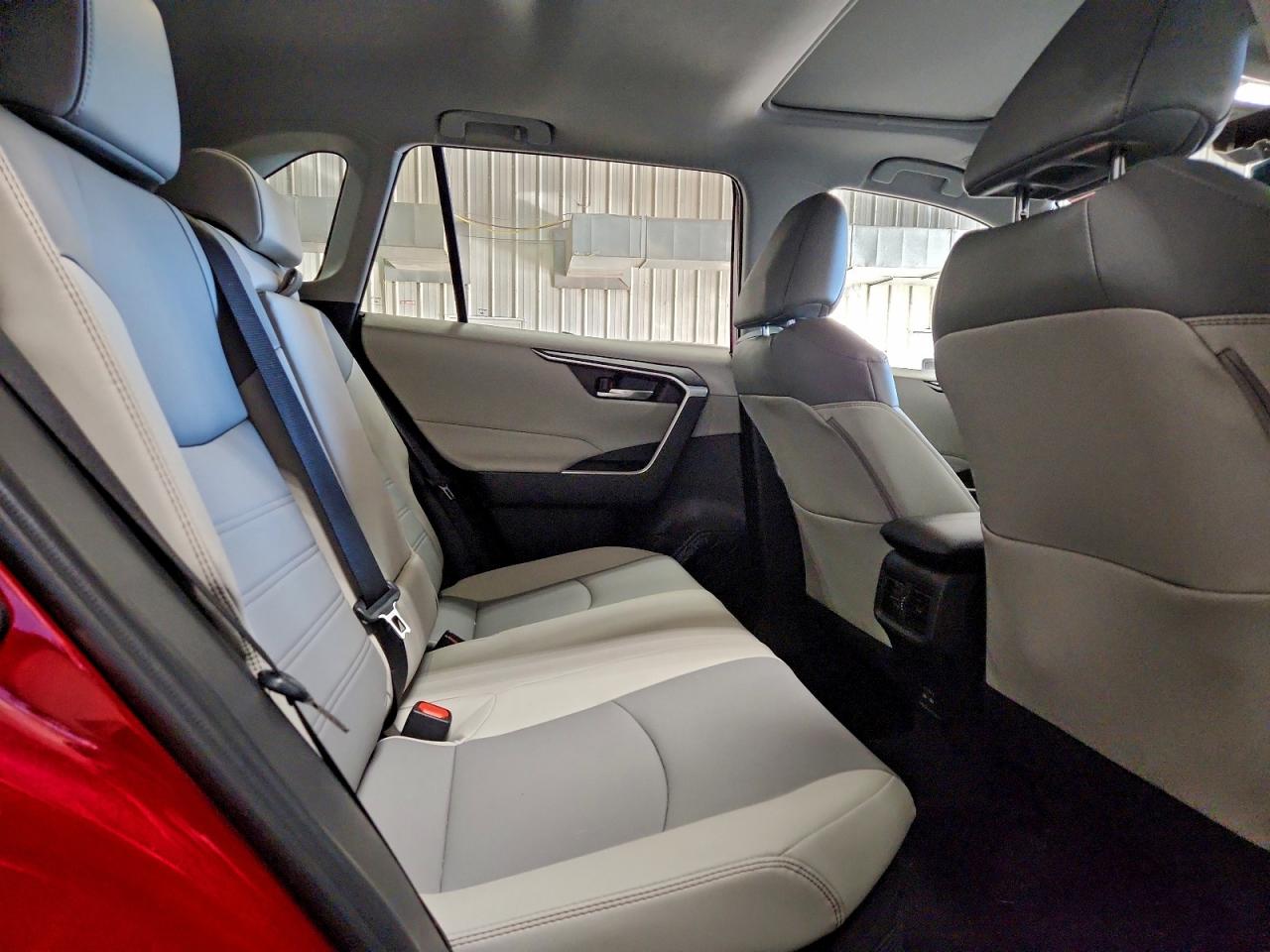 2025 TOYOTA RAV4 XLE PREMIUM photo 11