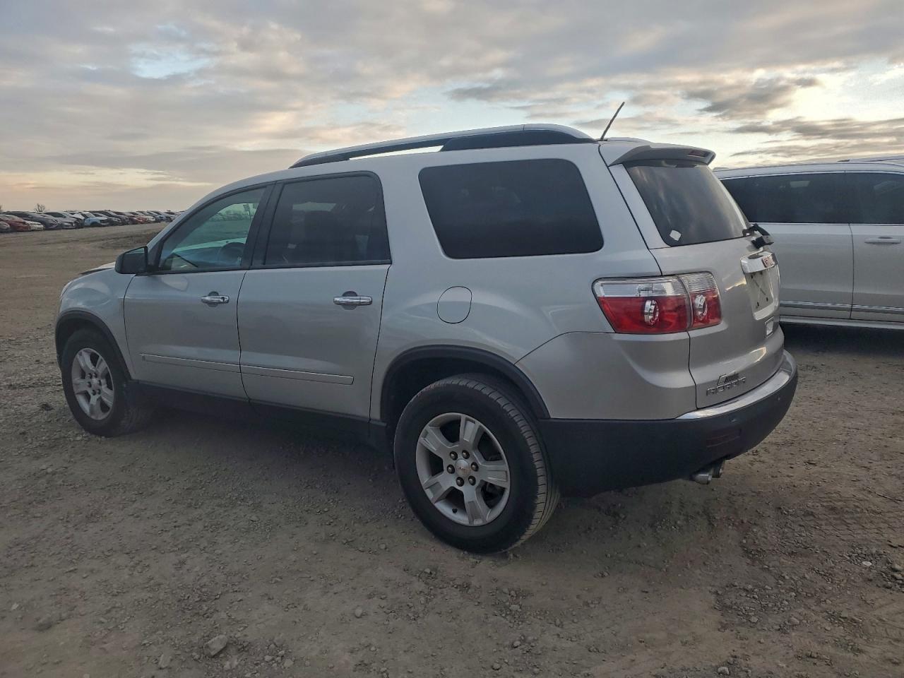 2010 GMC ACADIA SLE photo 2