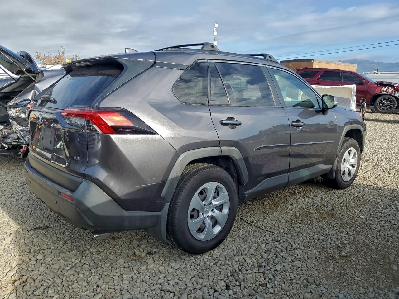 2019 TOYOTA RAV4 LE photo 3