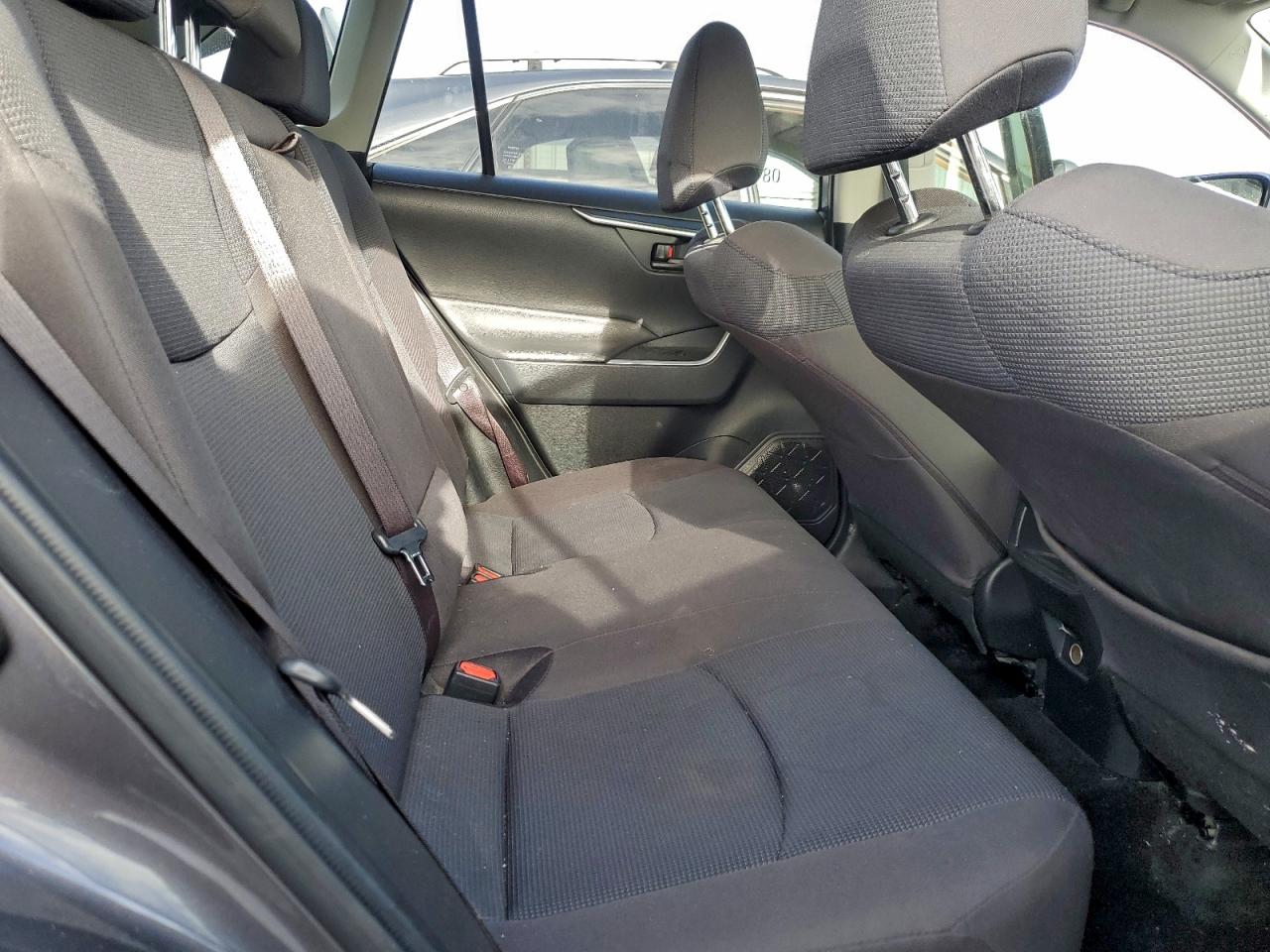2019 TOYOTA RAV4 LE photo 11