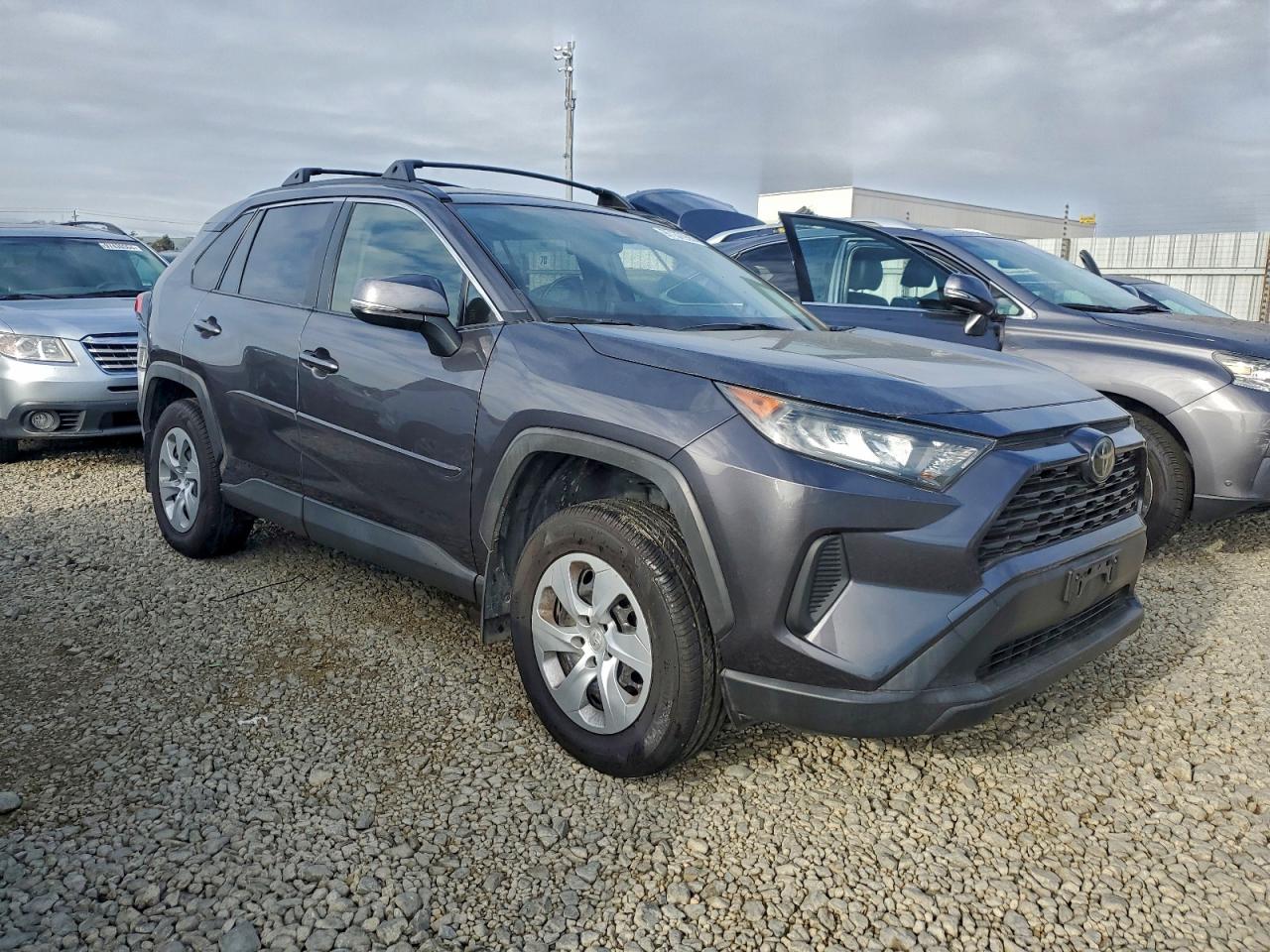 2019 TOYOTA RAV4 LE photo 4