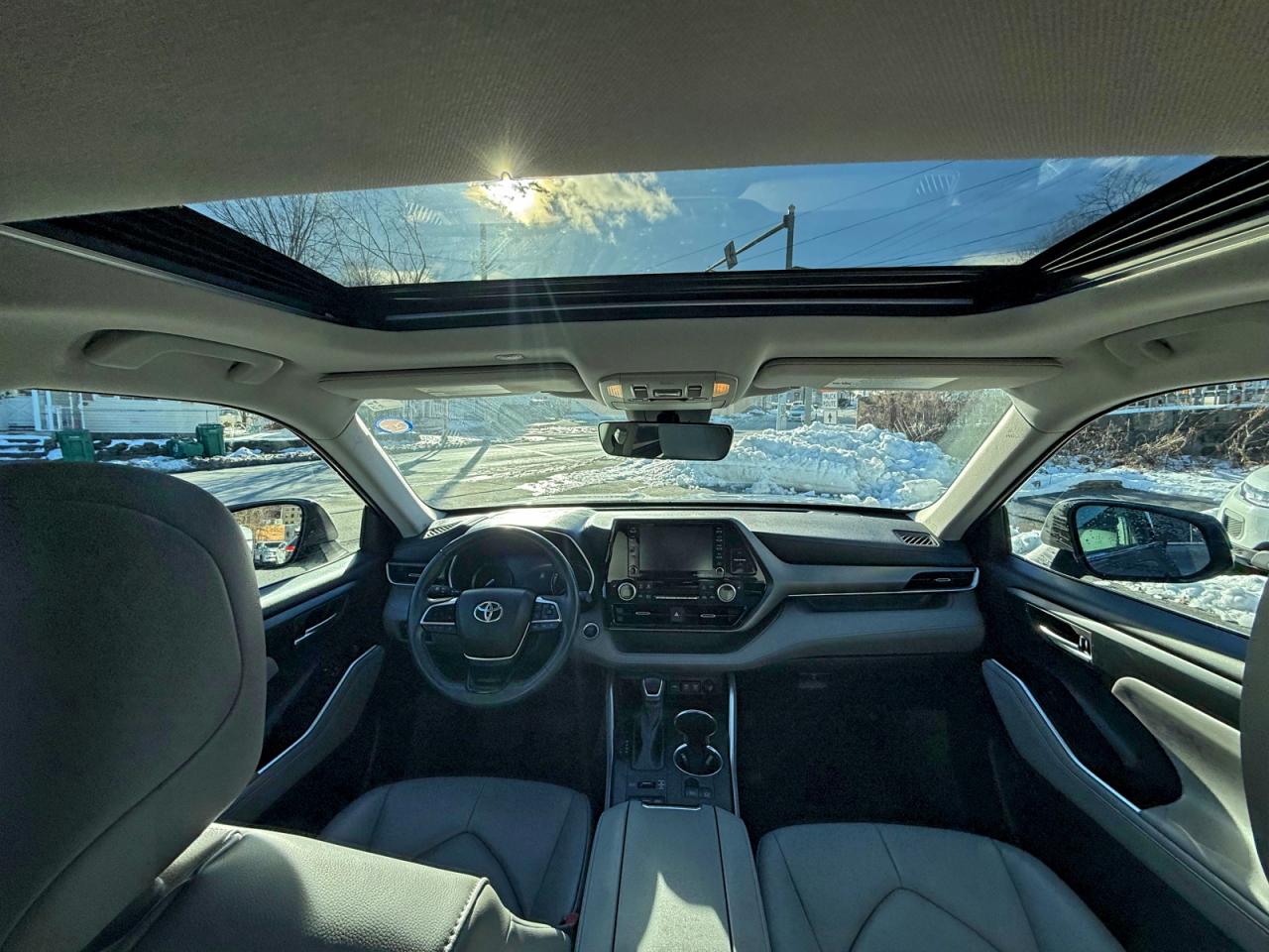 2020 TOYOTA HIGHLANDER XLE photo 8