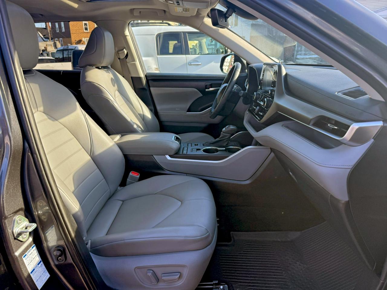 2020 TOYOTA HIGHLANDER XLE photo 5