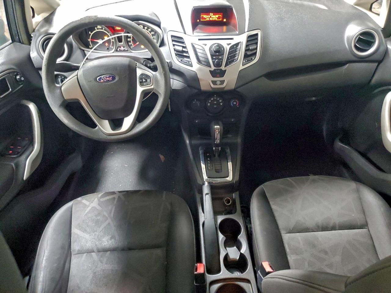 2011 FORD FIESTA SE photo 8