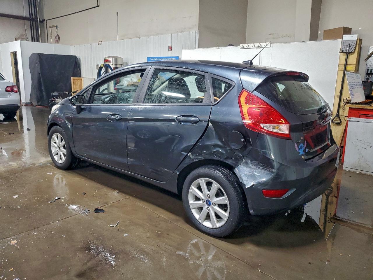 2011 FORD FIESTA SE photo 2