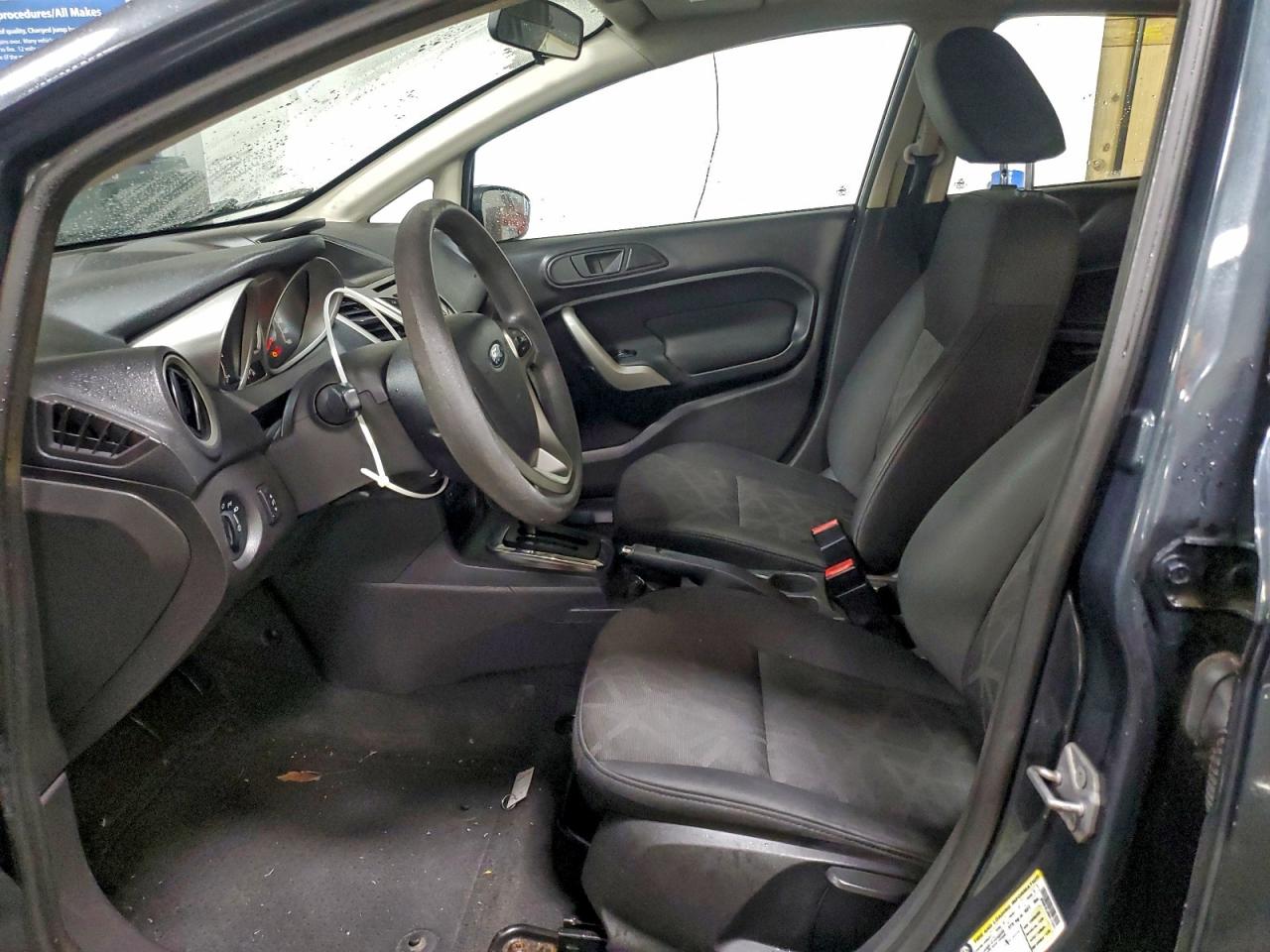 2011 FORD FIESTA SE photo 7