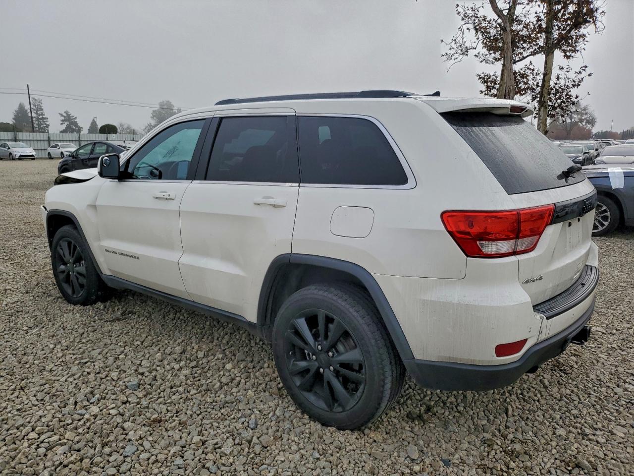 2012 JEEP GRAND CHEROKEE LAREDO photo 2