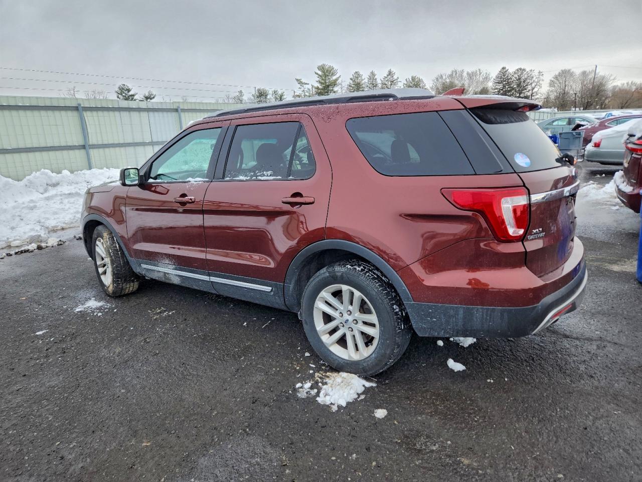2016 FORD EXPLORER XLT photo 2