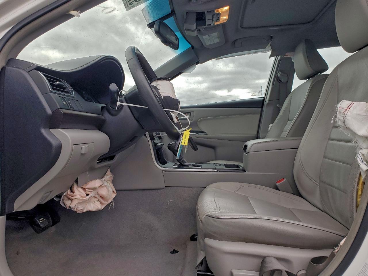 2017 TOYOTA CAMRY LE photo 13