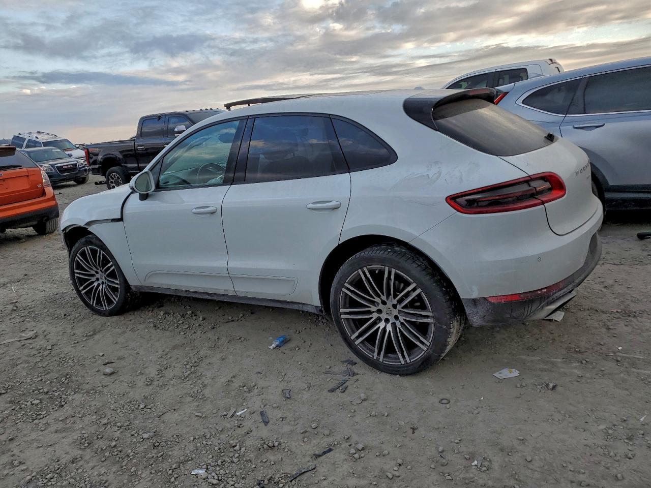 2018 PORSCHE MACAN photo 2