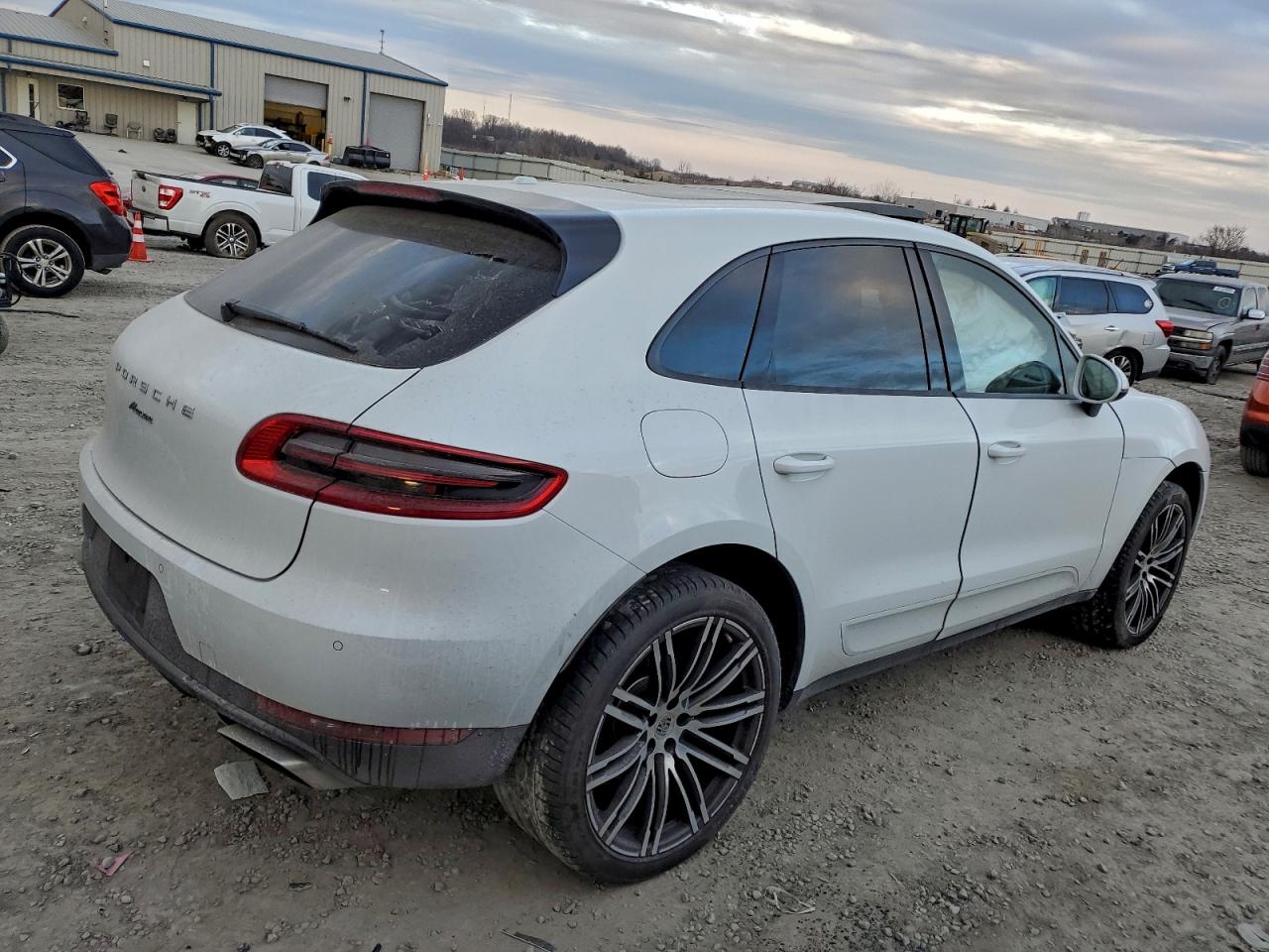 2018 PORSCHE MACAN photo 3