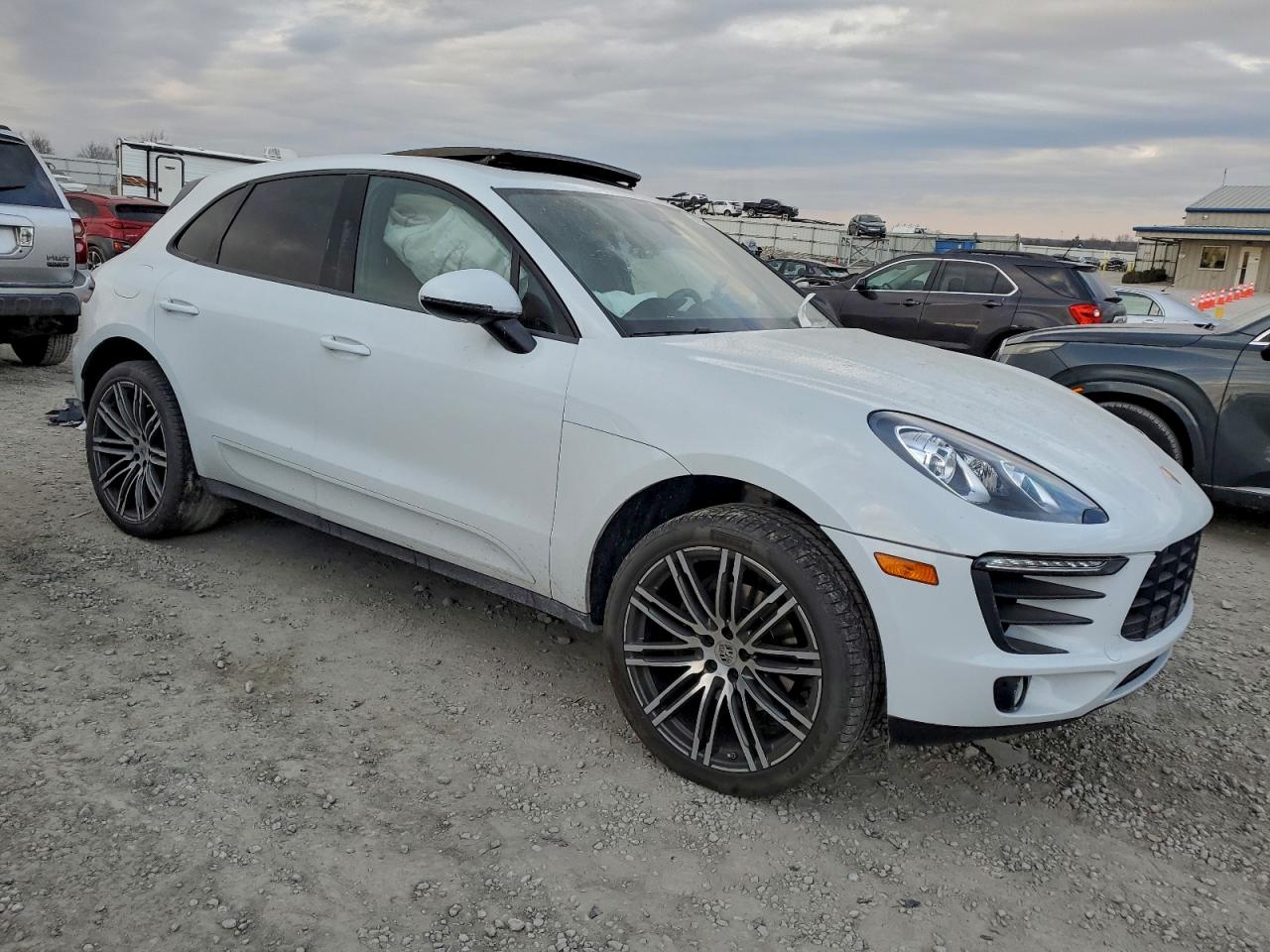 2018 PORSCHE MACAN photo 4