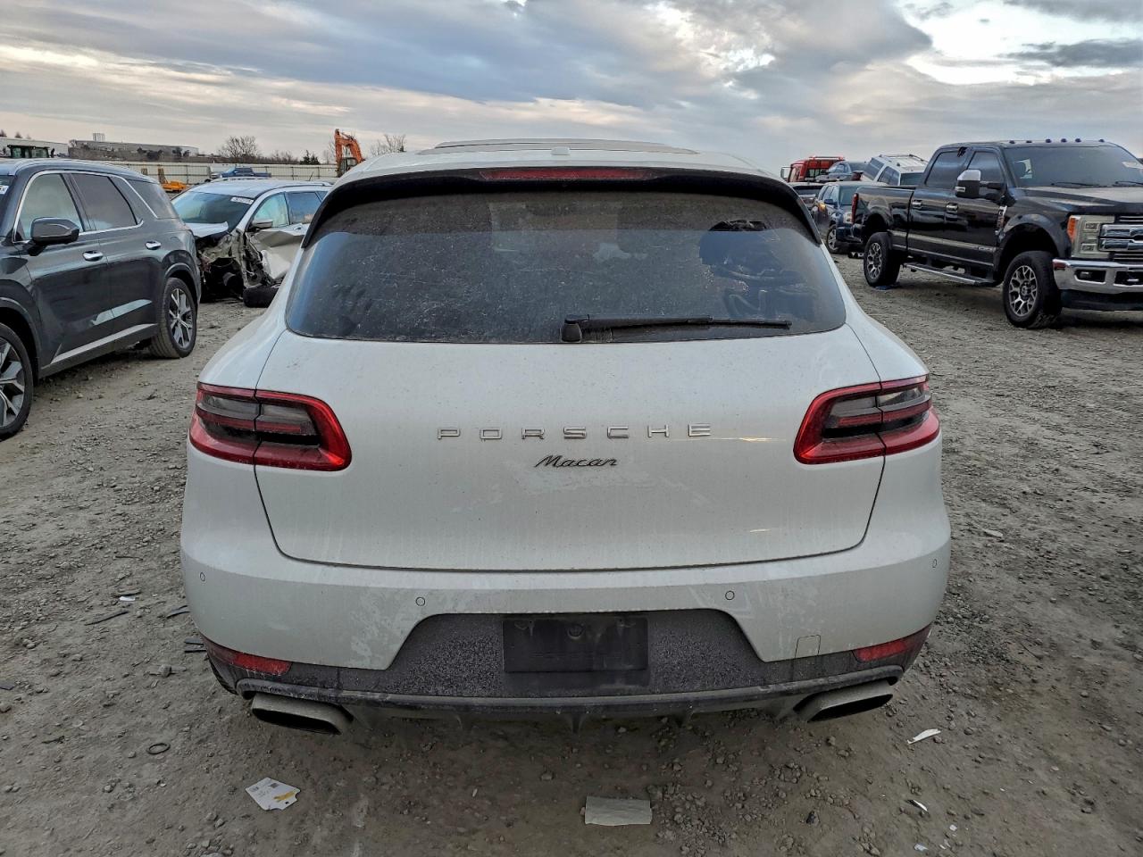 2018 PORSCHE MACAN photo 6