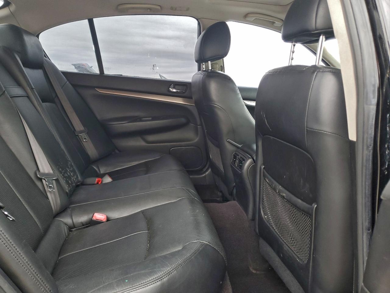 2010 INFINITI G37 photo 10