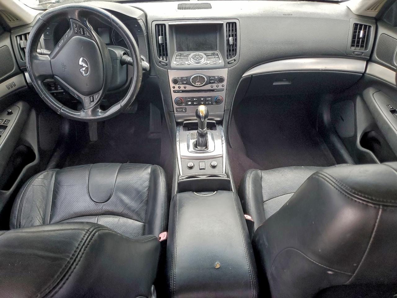 2010 INFINITI G37 photo 8