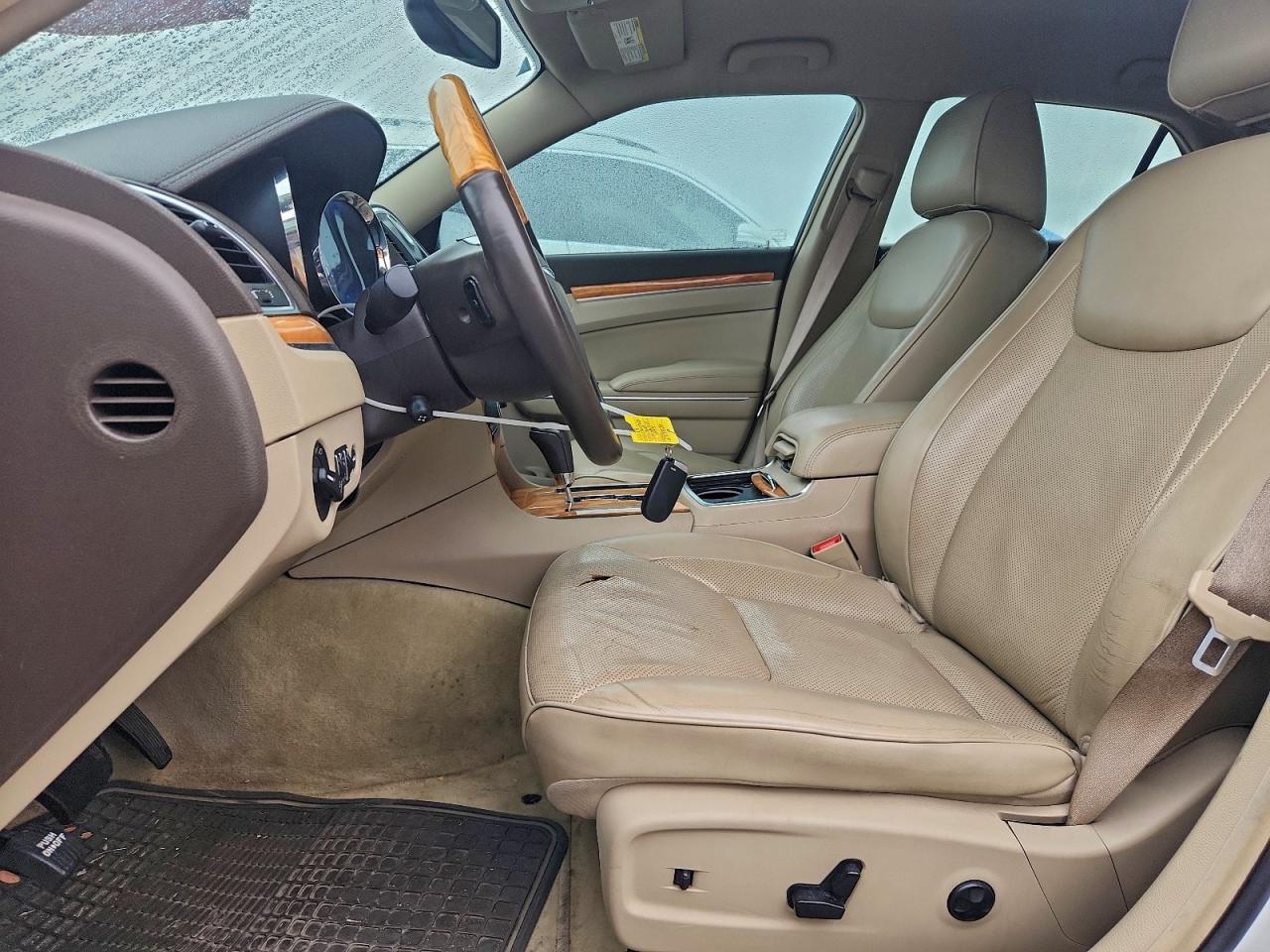 2013 CHRYSLER 300C photo 7