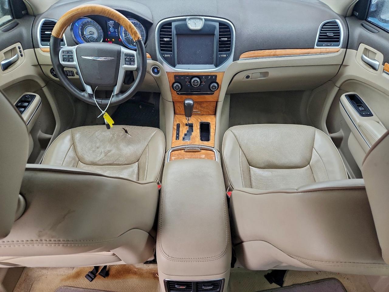 2013 CHRYSLER 300C photo 8