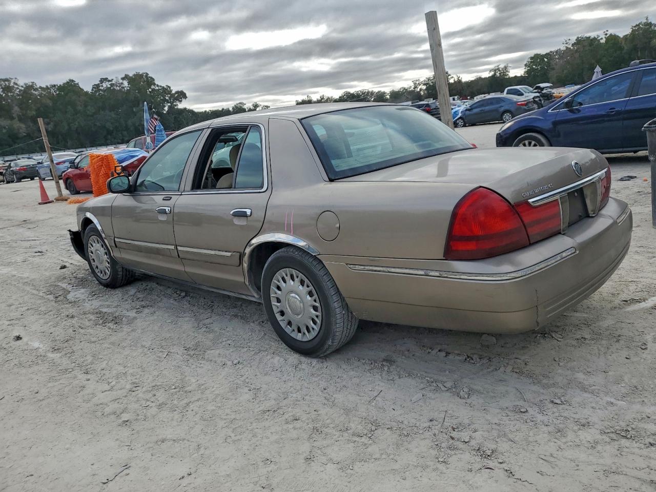 2003 MERCURY GRAND MARQUIS GS photo 2