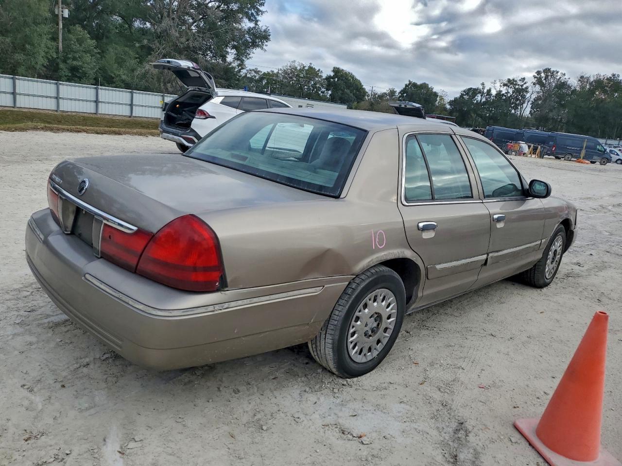 2003 MERCURY GRAND MARQUIS GS photo 3