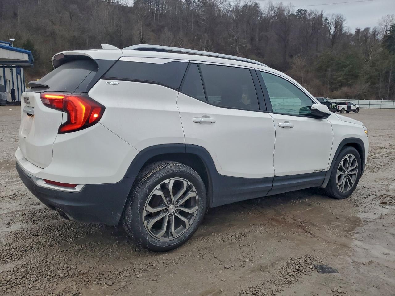2020 GMC TERRAIN SLT photo 3