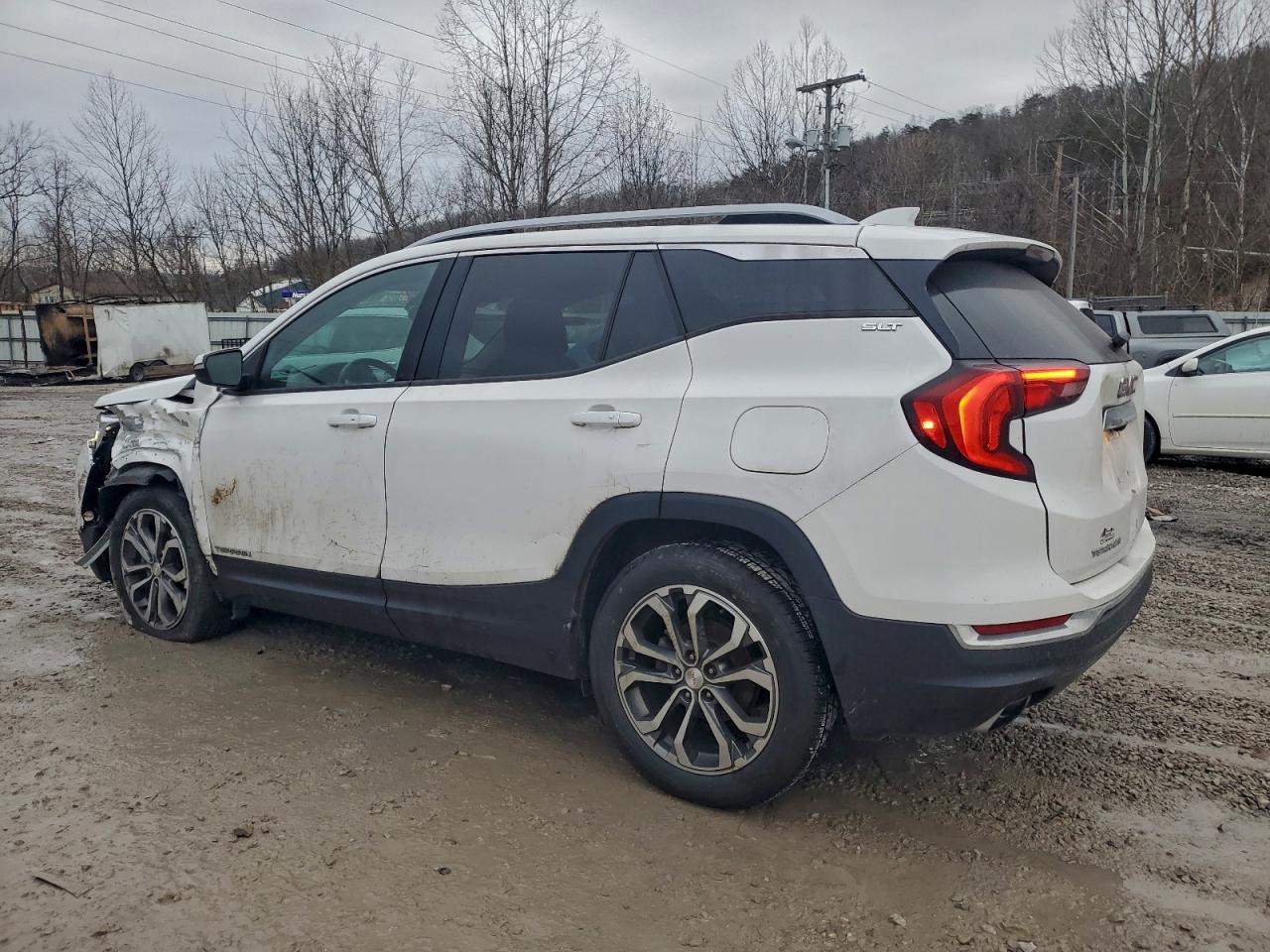 2020 GMC TERRAIN SLT photo 2