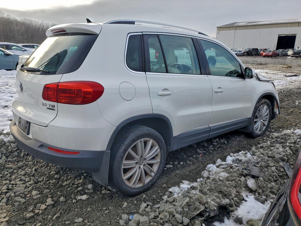 2013 VOLKSWAGEN TIGUAN S photo 3
