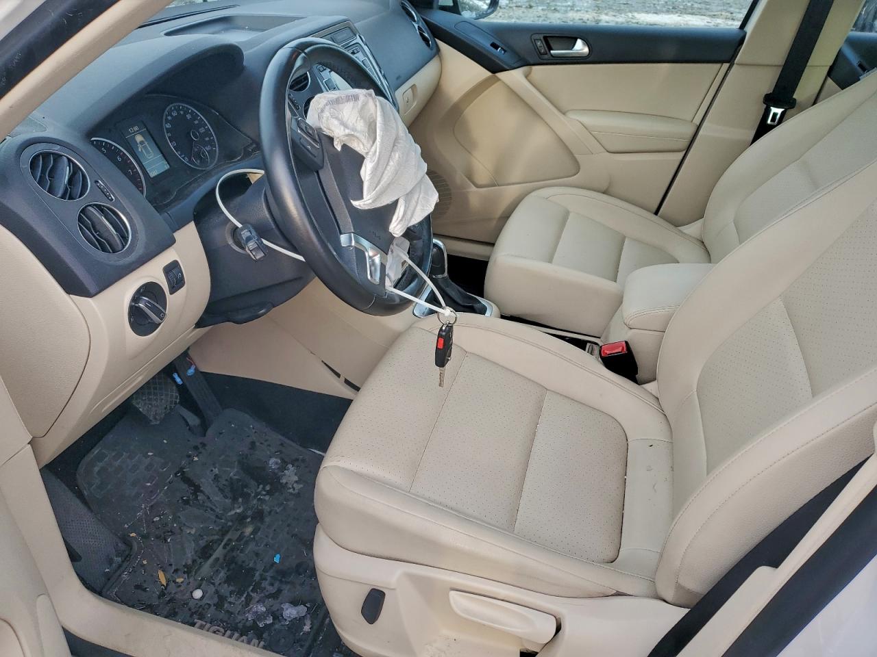 2013 VOLKSWAGEN TIGUAN S photo 7