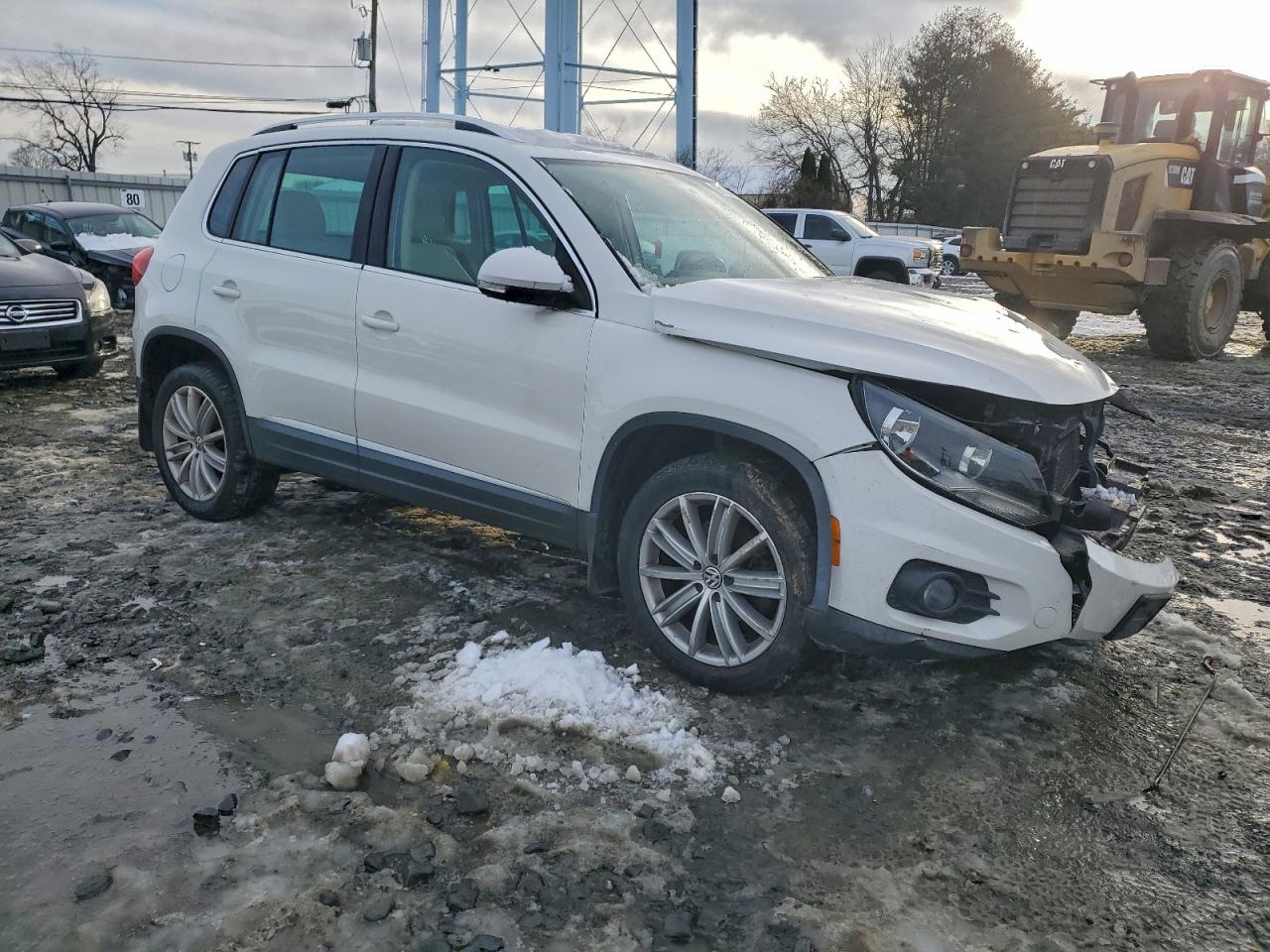 2013 VOLKSWAGEN TIGUAN S photo 4