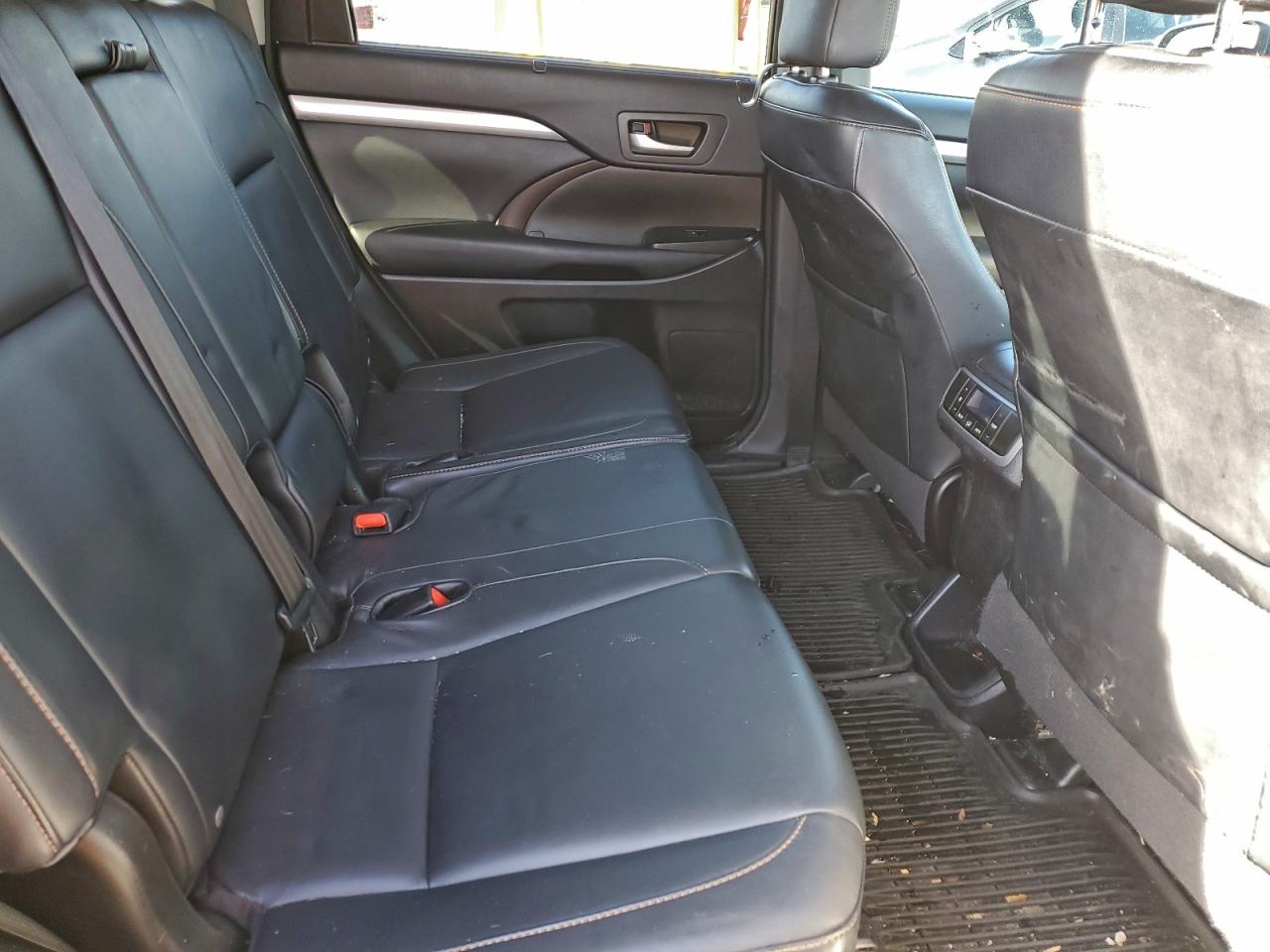 2016 TOYOTA HIGHLANDER XLE photo 11