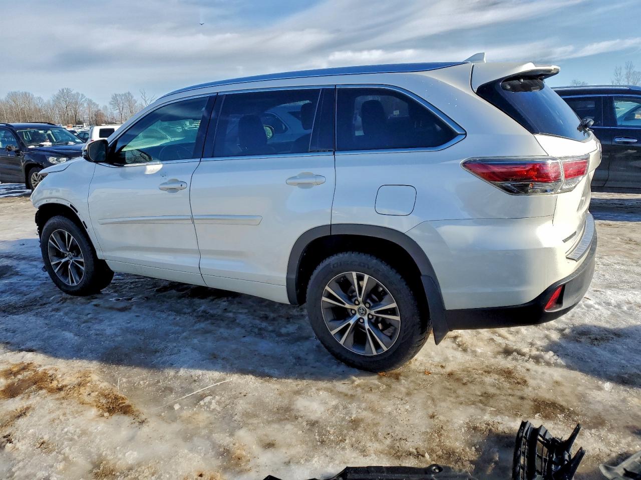 2016 TOYOTA HIGHLANDER XLE photo 2